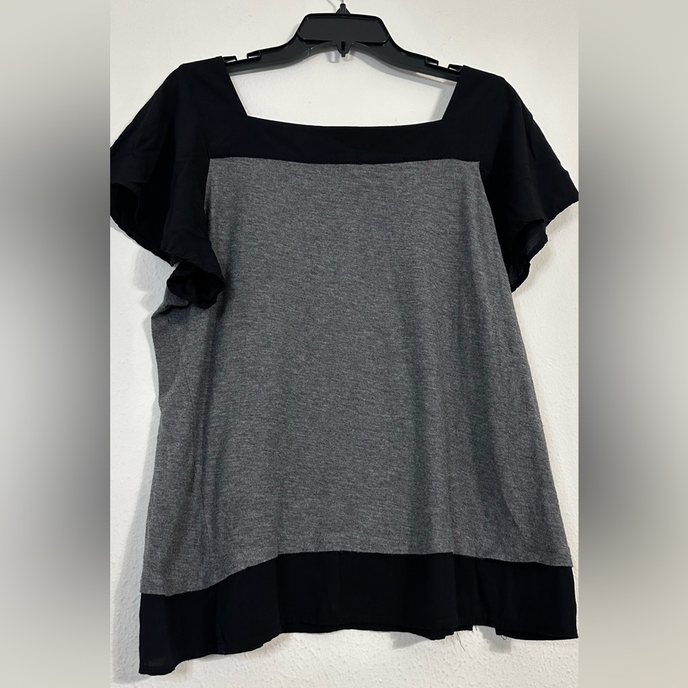 Vince Camuto Boxy Gray and Black Cap Sleeve Blouse Size L - Picture 4 of 11
